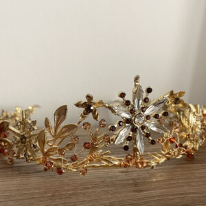 Tiara "Nora"